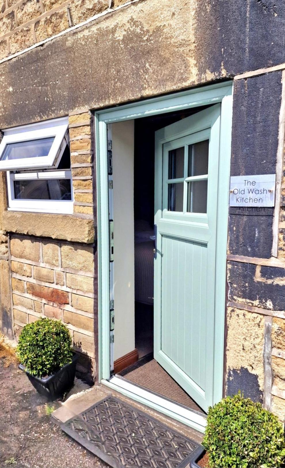 The Old Wash Kitchen - Charming Character Cottage In Holmfirth, Yorkshire Exterior photo
